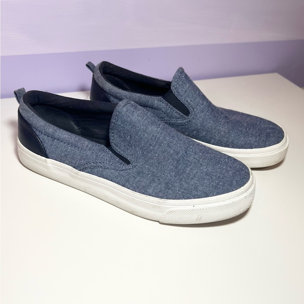 Old Navy big boys slip on shoe, blue canvas, size 5